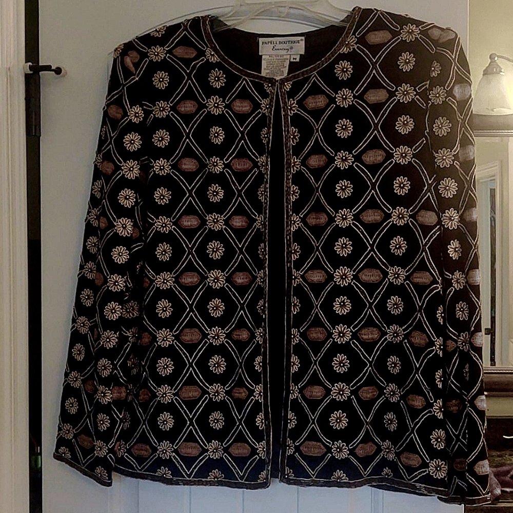 Beautiful Black and Gold Shell Medium